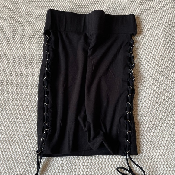 M BOUTIQUE - Cut Out Lace Up Black Mini Skirt - Picture 6 of 7